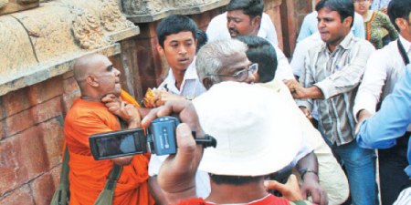 Buddhist attacked Tanjore temple