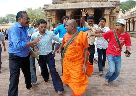 Buddhist attacked Tanjore temple2